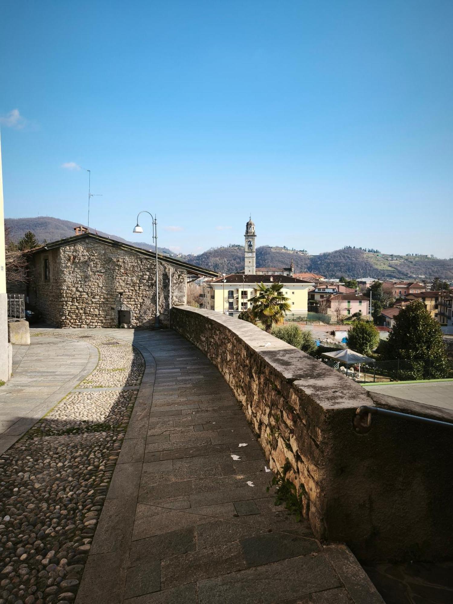 Il Piazzolo, Un Angolo Di Storia Carobbio degli Angeli Екстериор снимка
